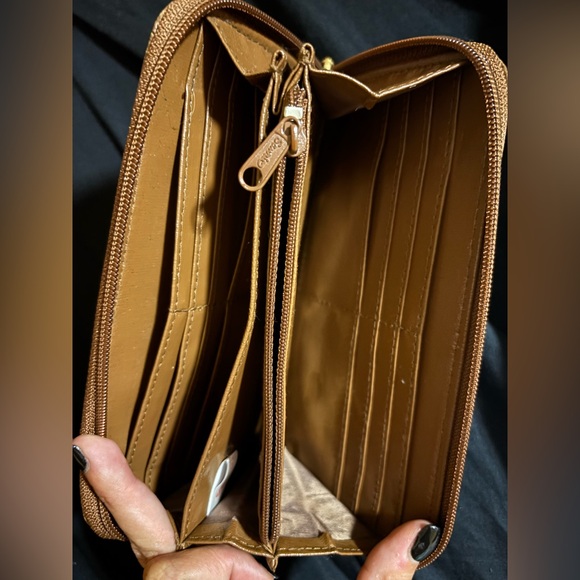 Hello Kitty Brown Wallet - Picture 3 of 4